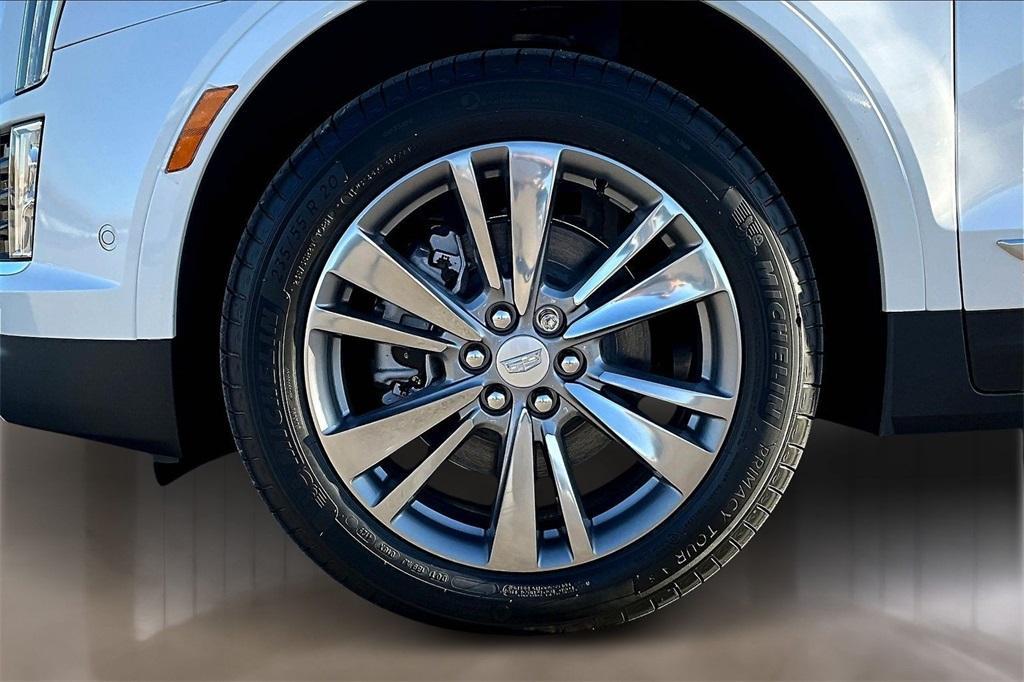 new 2026 Cadillac XT5 car, priced at $55,214