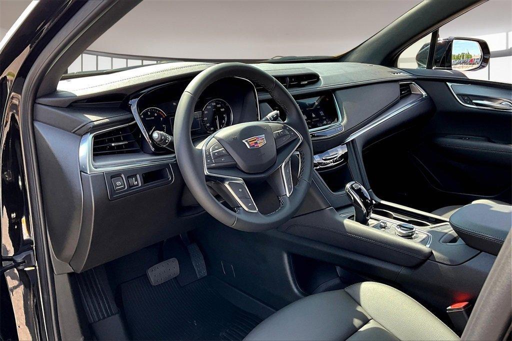 new 2025 Cadillac XT5 car, priced at $45,840
