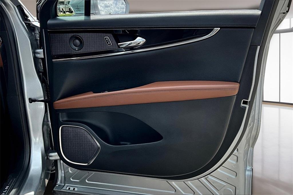 used 2023 Lincoln Nautilus car, priced at $42,988