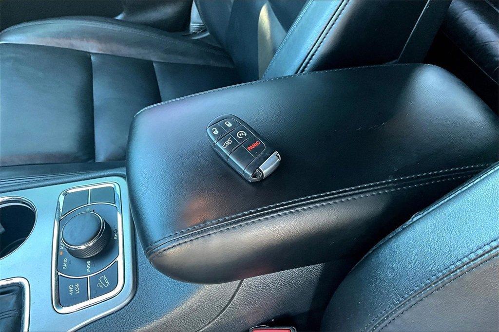 used 2020 Jeep Grand Cherokee car, priced at $21,319