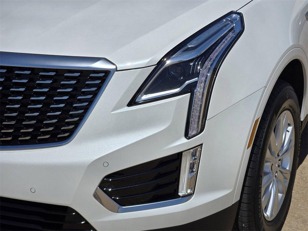 new 2025 Cadillac XT5 car, priced at $45,125