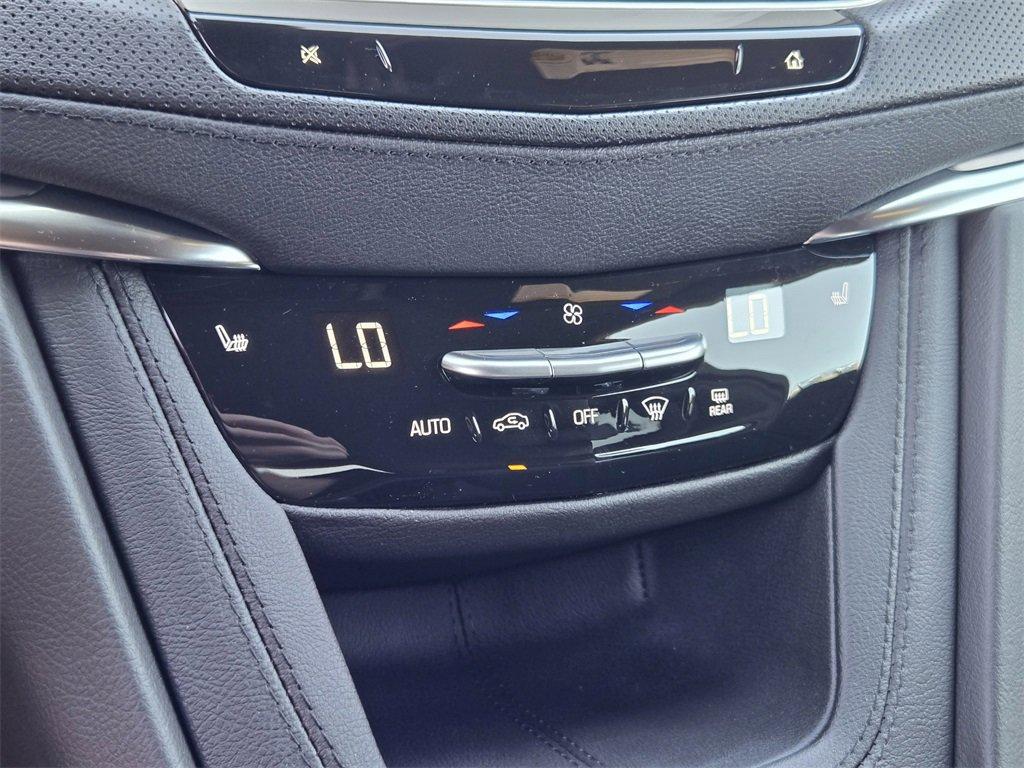 new 2025 Cadillac XT5 car, priced at $45,125