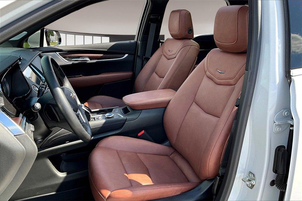 new 2025 Cadillac XT5 car, priced at $55,369