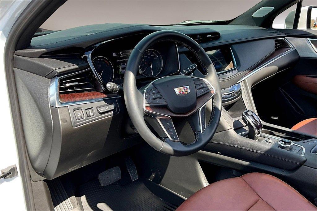 new 2025 Cadillac XT5 car, priced at $55,369