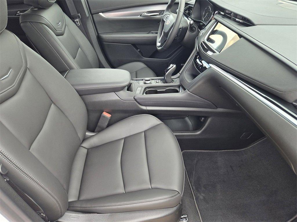 new 2025 Cadillac XT6 car, priced at $50,165
