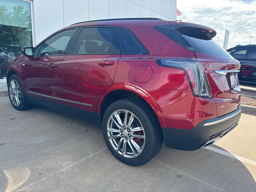 used 2023 Cadillac XT5 car, priced at $41,988