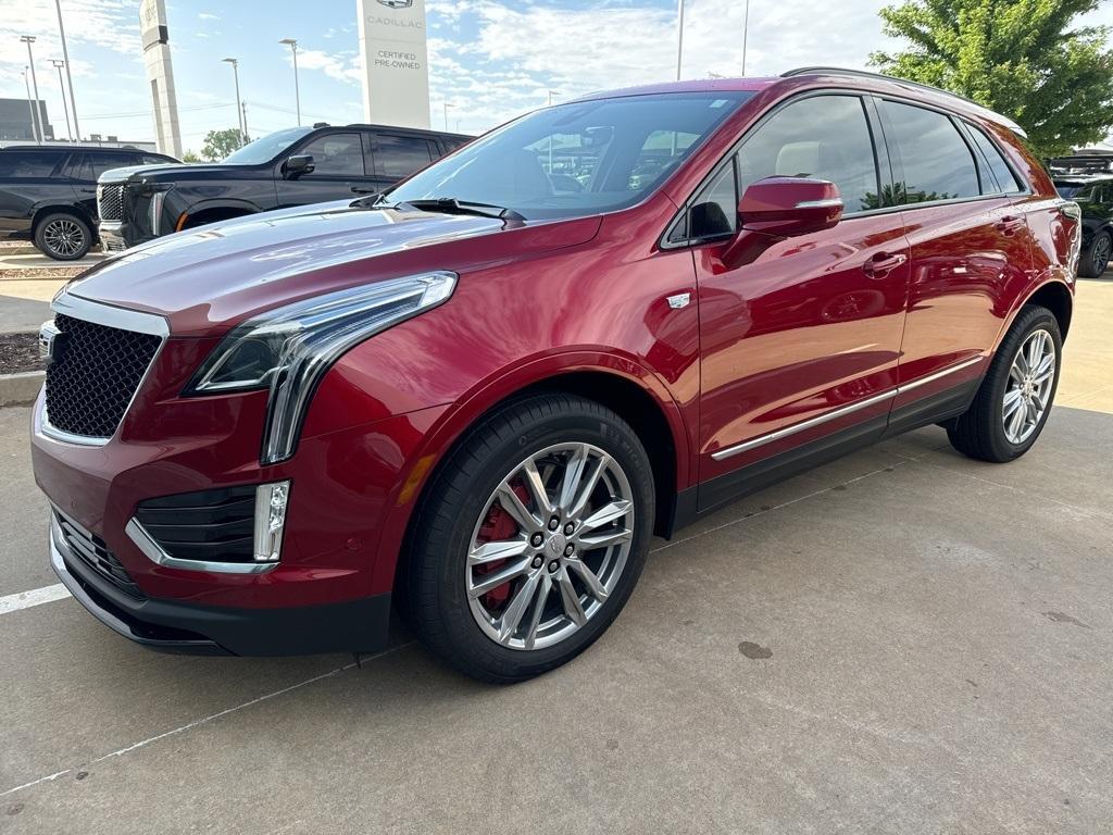 used 2023 Cadillac XT5 car, priced at $41,988