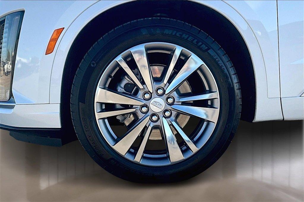 used 2025 Cadillac XT6 car, priced at $45,877
