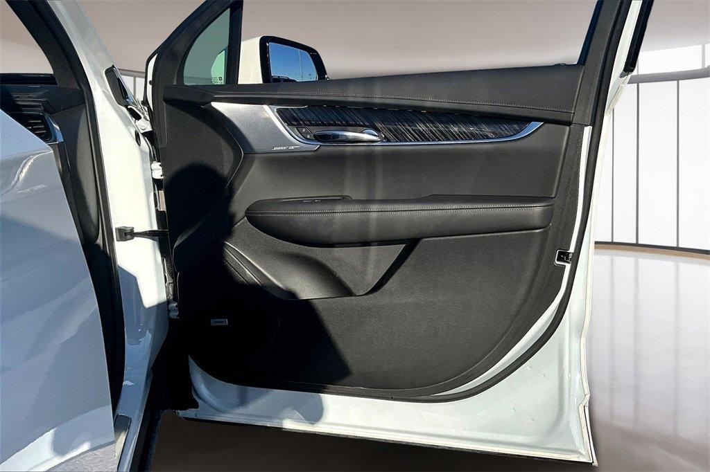 used 2025 Cadillac XT6 car, priced at $45,877