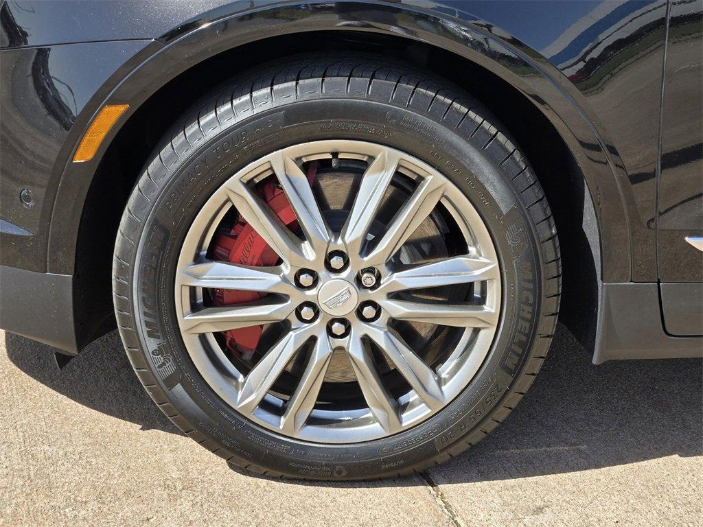 new 2025 Cadillac XT5 car, priced at $57,890