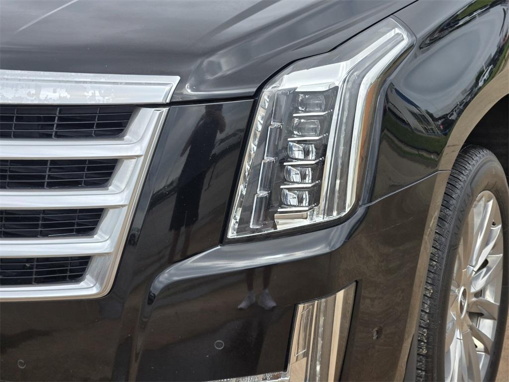 used 2020 Cadillac Escalade ESV car, priced at $31,049