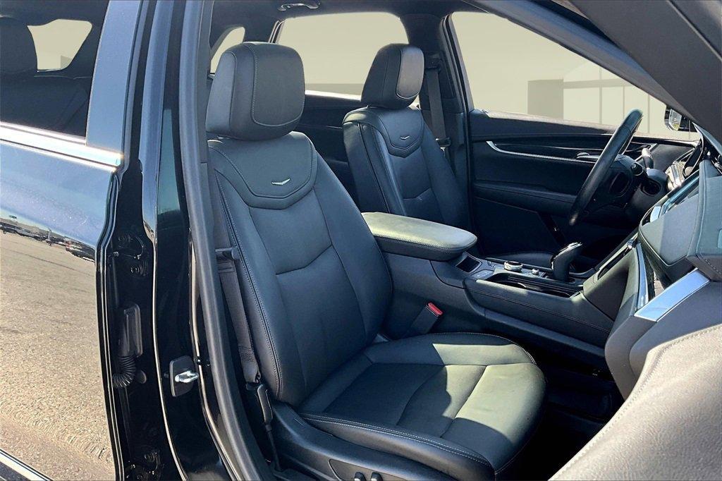 used 2022 Cadillac XT5 car, priced at $32,000