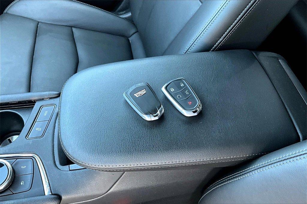 used 2022 Cadillac XT5 car, priced at $32,000