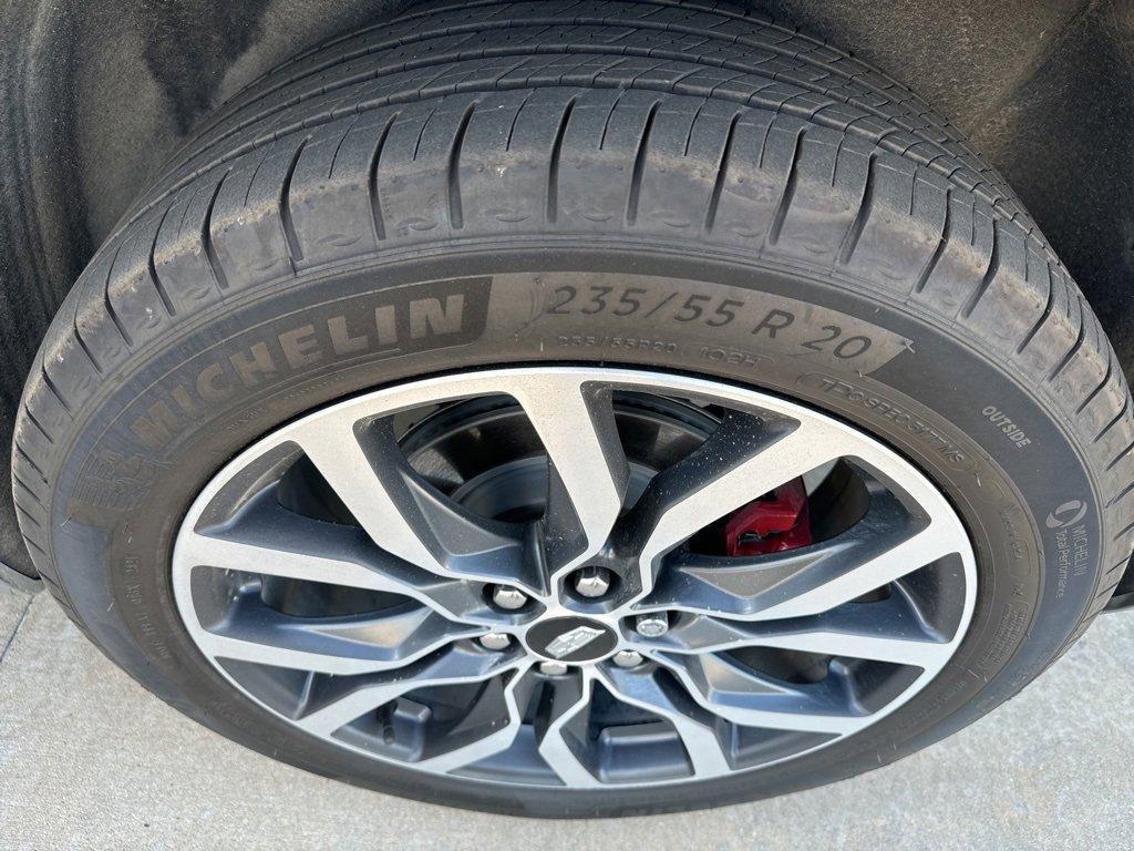 used 2025 Cadillac XT6 car, priced at $60,000