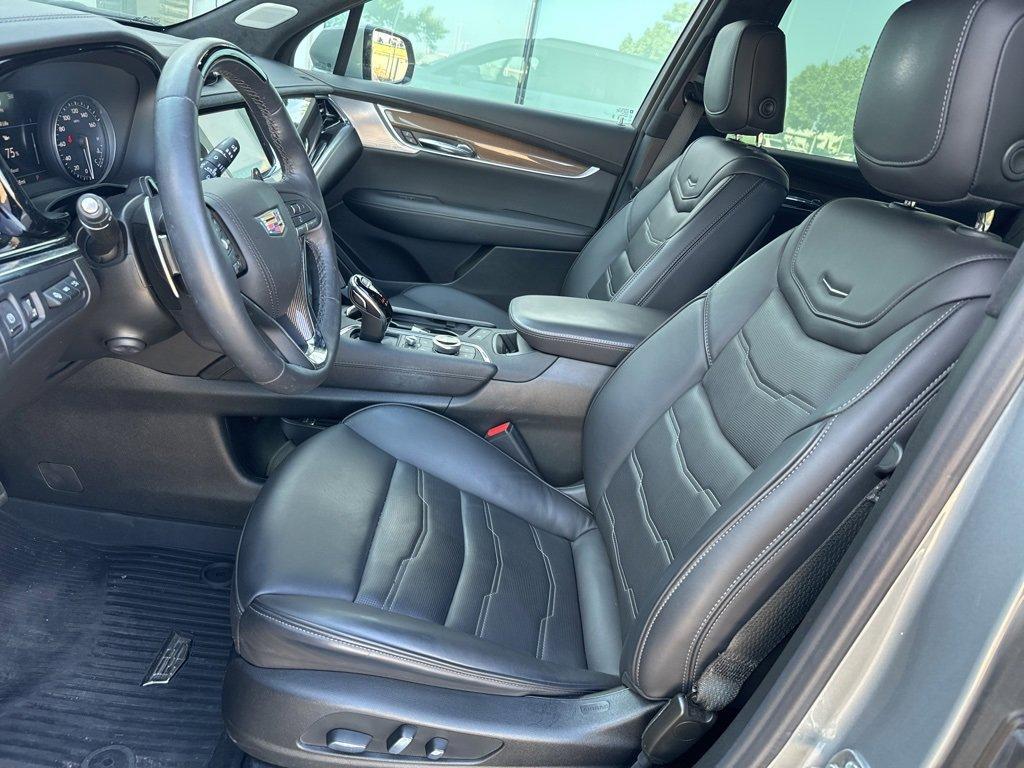 used 2025 Cadillac XT6 car, priced at $60,000