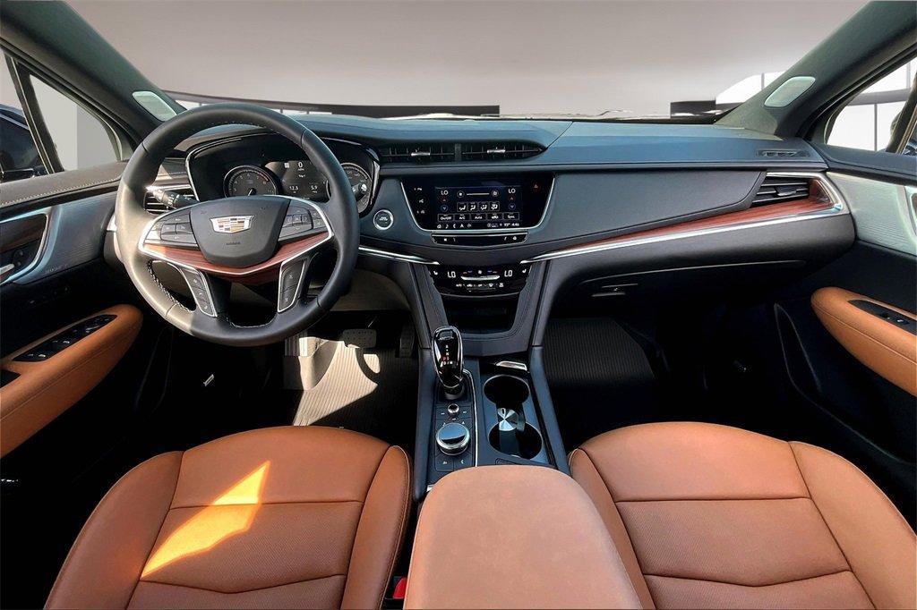 new 2025 Cadillac XT5 car, priced at $57,290