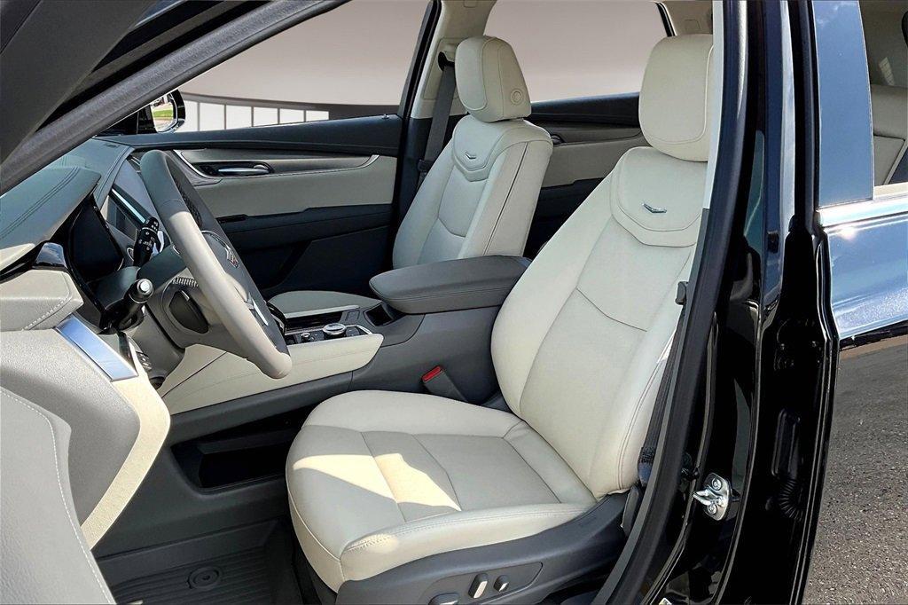 new 2025 Cadillac XT5 car, priced at $57,715