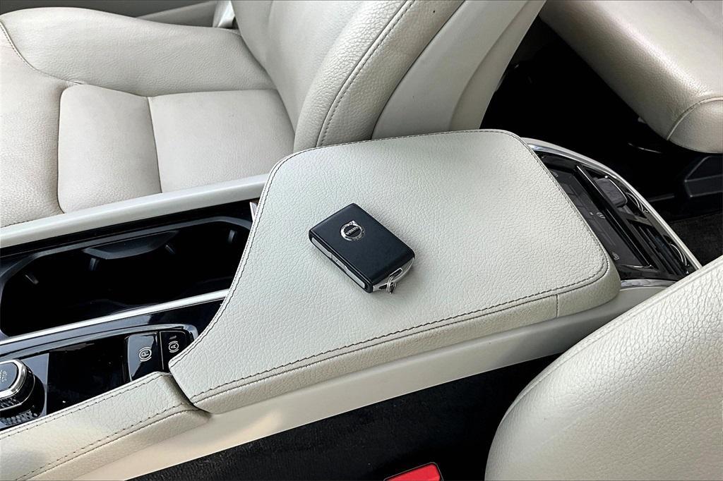 used 2022 Volvo XC90 car, priced at $31,000