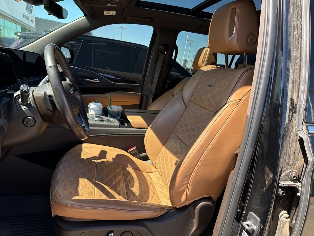 used 2023 Cadillac Escalade ESV car, priced at $60,000