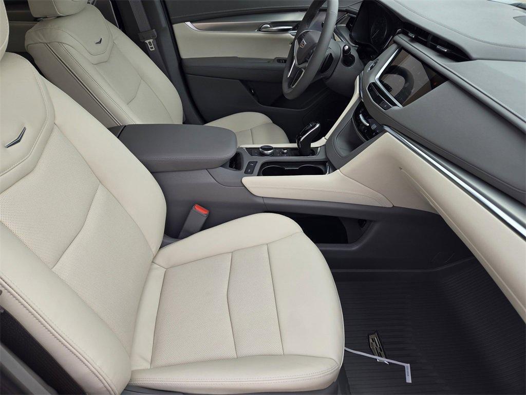 new 2025 Cadillac XT5 car, priced at $56,160