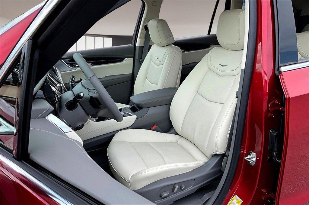 new 2025 Cadillac XT6 car, priced at $62,090