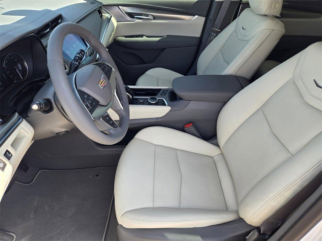 new 2025 Cadillac XT5 car, priced at $53,740