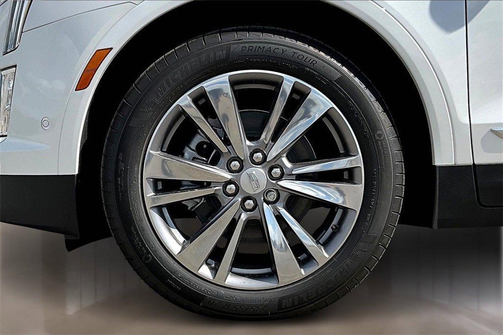 new 2025 Cadillac XT5 car, priced at $58,015