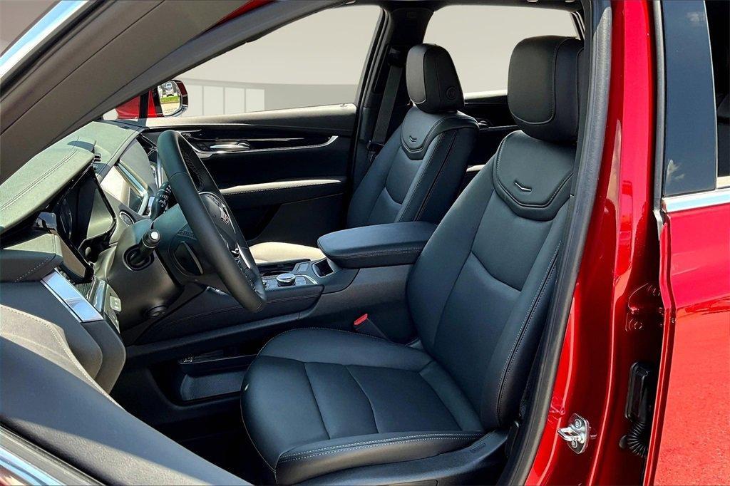 new 2025 Cadillac XT5 car, priced at $60,515