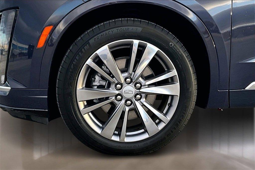 used 2025 Cadillac XT6 car, priced at $44,000