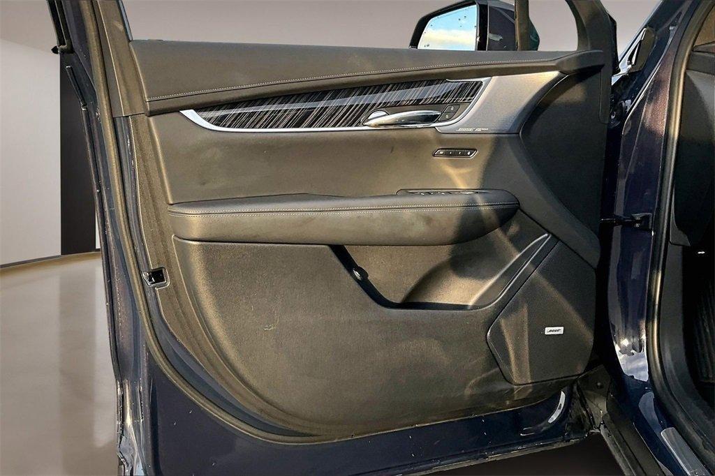 used 2025 Cadillac XT6 car, priced at $44,000