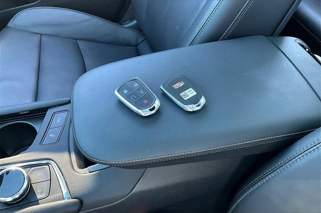 used 2025 Cadillac XT6 car, priced at $45,639
