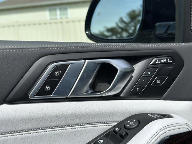 new 2026 BMW X7 car, priced at $100,875
