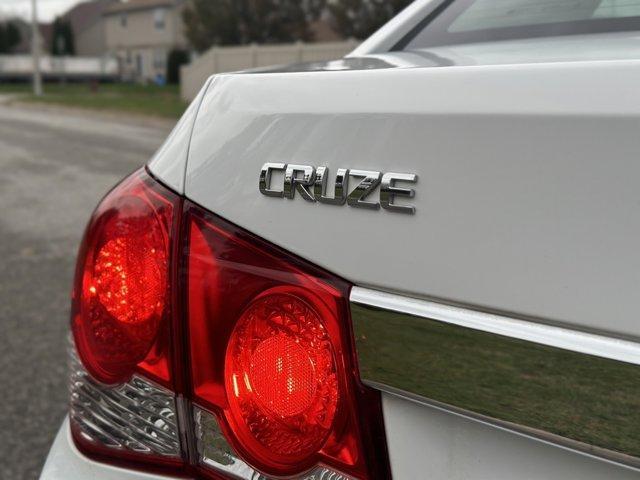 used 2015 Chevrolet Cruze car, priced at $5,500