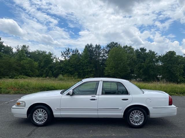 used 2007 Mercury Grand Marquis car, priced at $7,595