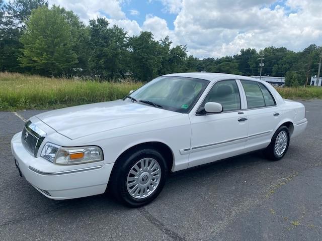 used 2007 Mercury Grand Marquis car, priced at $7,595