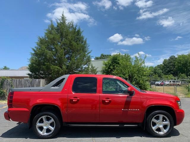 used 2009 Chevrolet Avalanche car, priced at $10,250