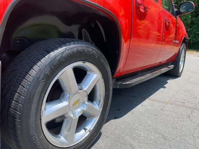 used 2009 Chevrolet Avalanche car, priced at $10,250