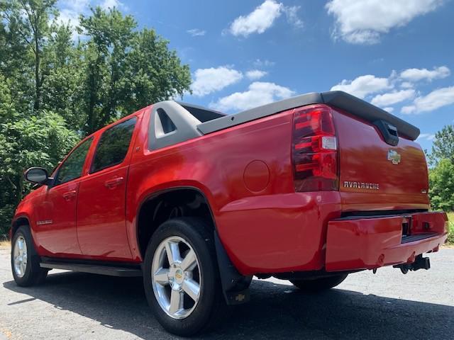 used 2009 Chevrolet Avalanche car, priced at $10,250