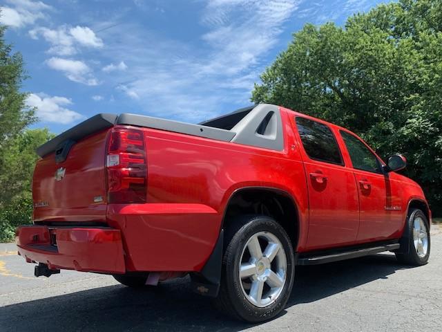 used 2009 Chevrolet Avalanche car, priced at $10,250