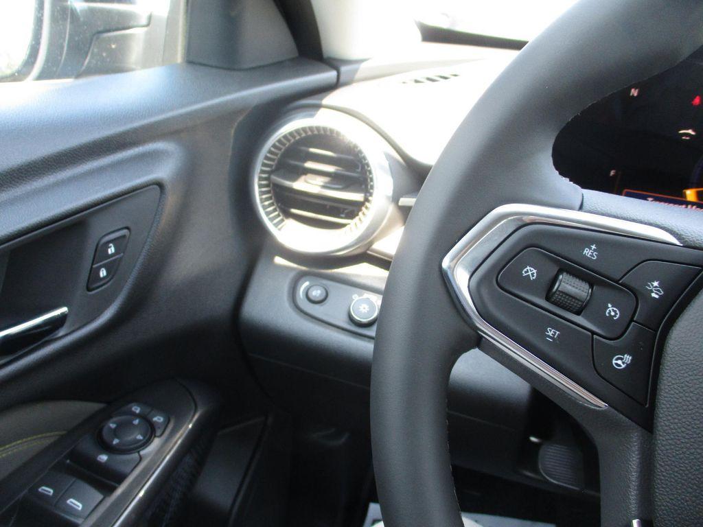 new 2025 Chevrolet Trax car, priced at $25,999