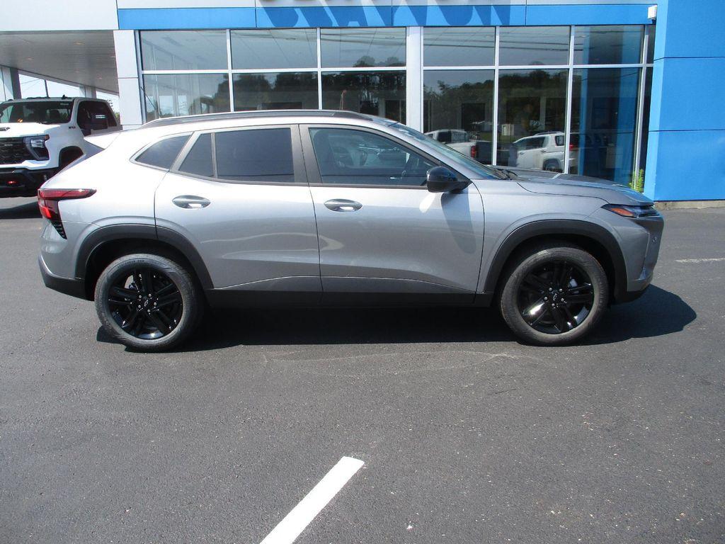 new 2025 Chevrolet Trax car, priced at $25,999