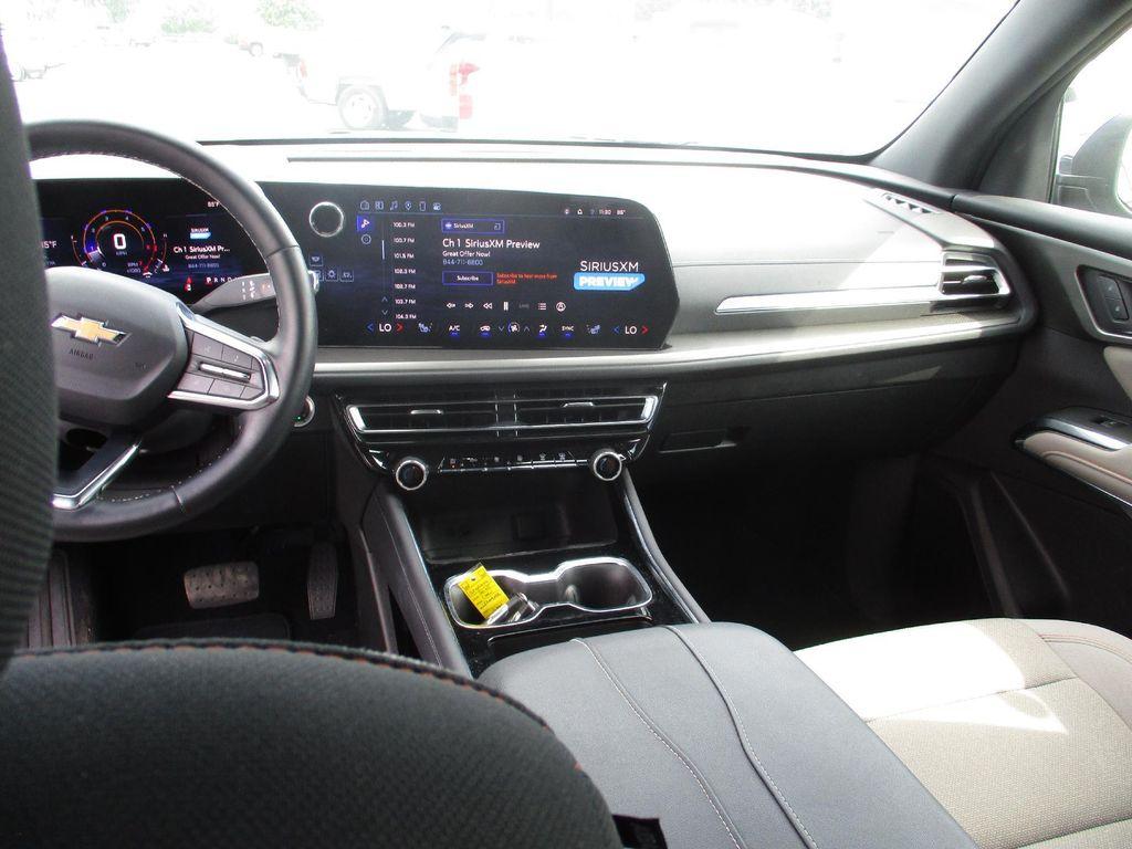 used 2025 Chevrolet Traverse car
