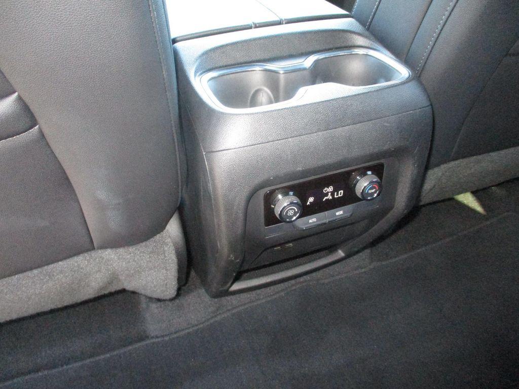 used 2025 Chevrolet Traverse car, priced at $35,999