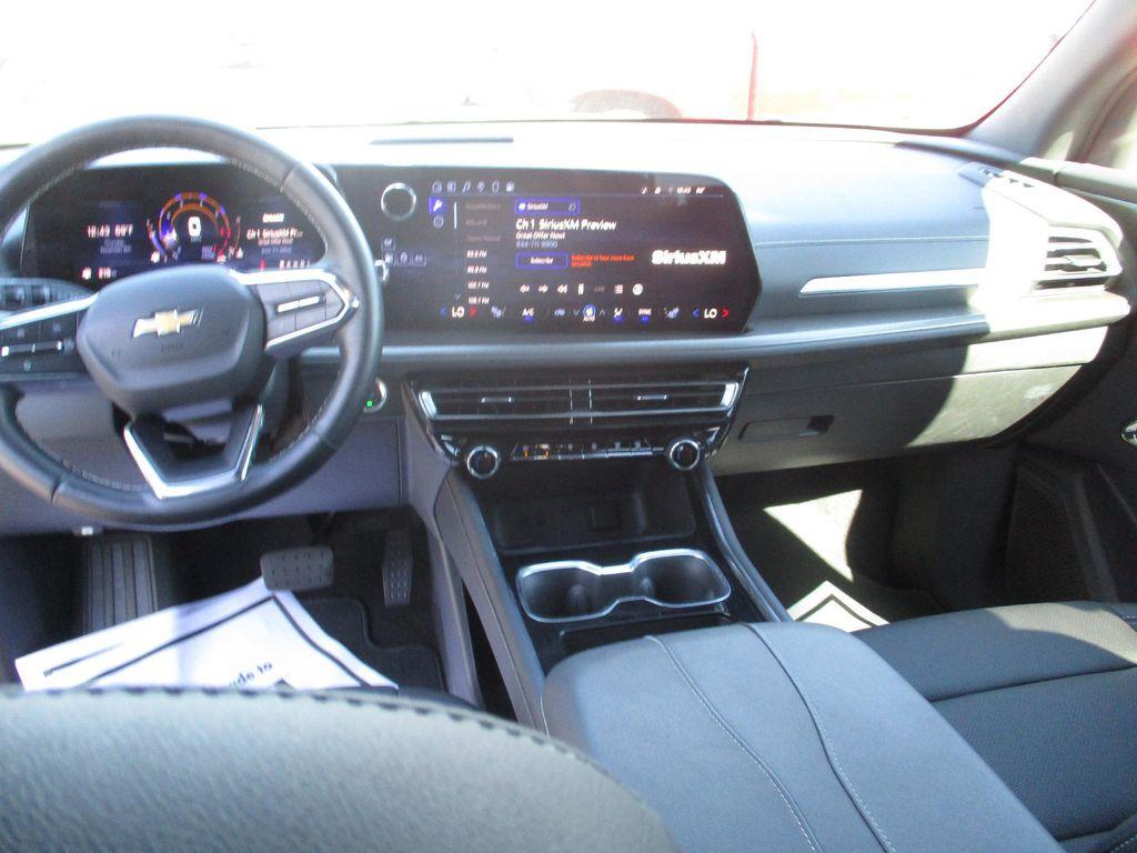 used 2025 Chevrolet Traverse car, priced at $35,999