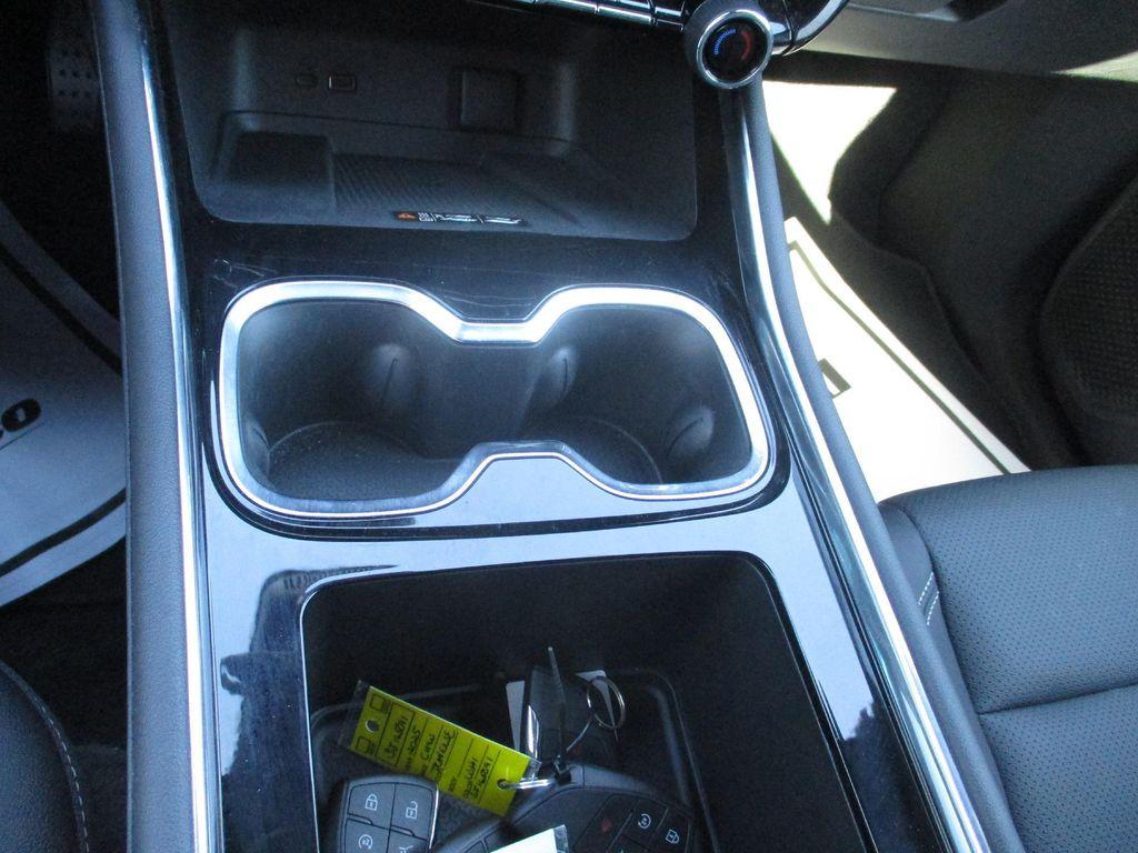 used 2025 Chevrolet Traverse car, priced at $35,999