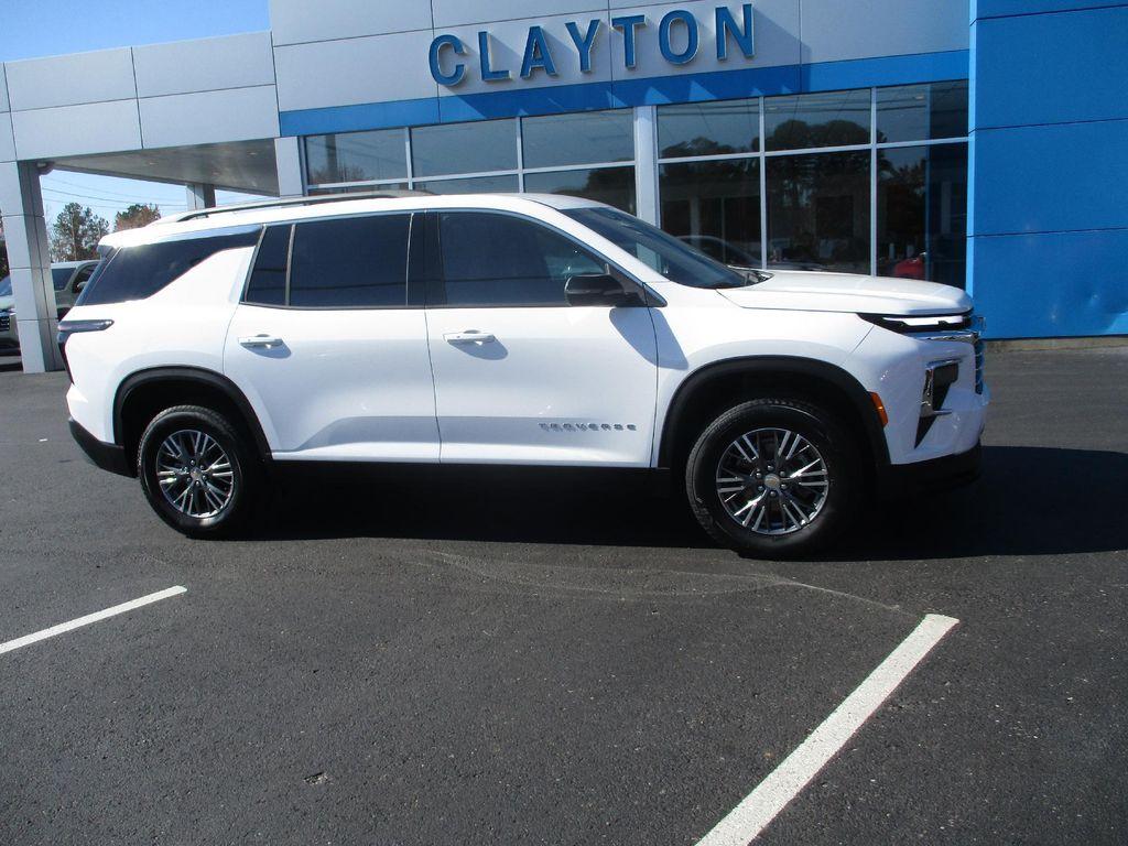 used 2025 Chevrolet Traverse car, priced at $35,999
