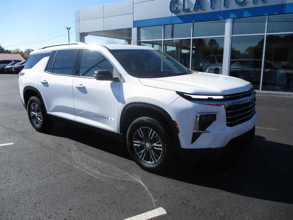 used 2025 Chevrolet Traverse car, priced at $35,999