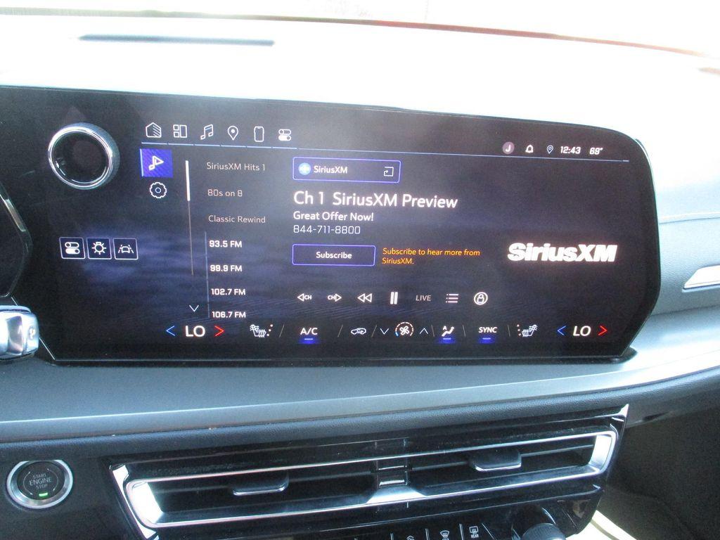 used 2025 Chevrolet Traverse car, priced at $35,999