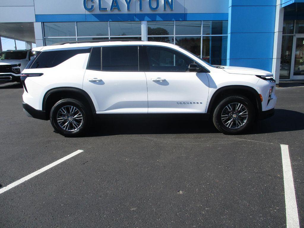 used 2025 Chevrolet Traverse car, priced at $35,999
