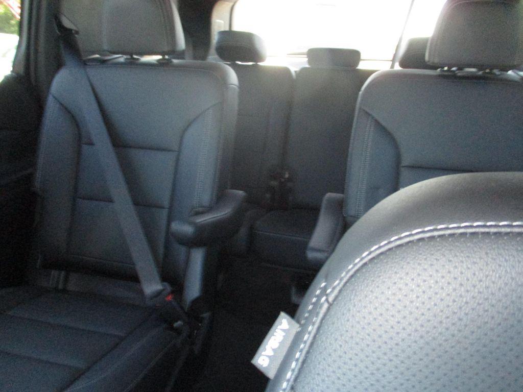 used 2025 Chevrolet Traverse car, priced at $35,999